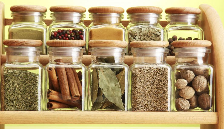 tip to keep spices running for a long time,tips to avoid spoiling the spices,spices,household tips,home decor,kitchen tips