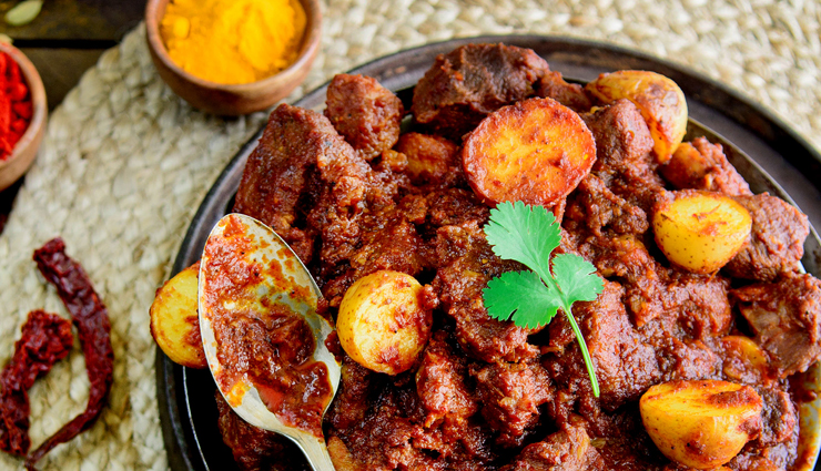 spiciest dishes from all over the world,spiciest dishes,vindaloo,goa,india,phaal curry,birmingham,uk,papa a la huancaina,peru,sichuan hot pot,china,jerk chicken,jamaica,kimchi jjigae,korea