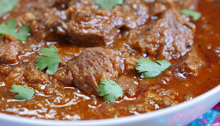 spicy dishes,spicy dishes around the world,must try spicy dishes,goan vindaloo,india,phaal curry,uk,sichuan hot pot,china,doro wat,ethiopia,griot,haiti