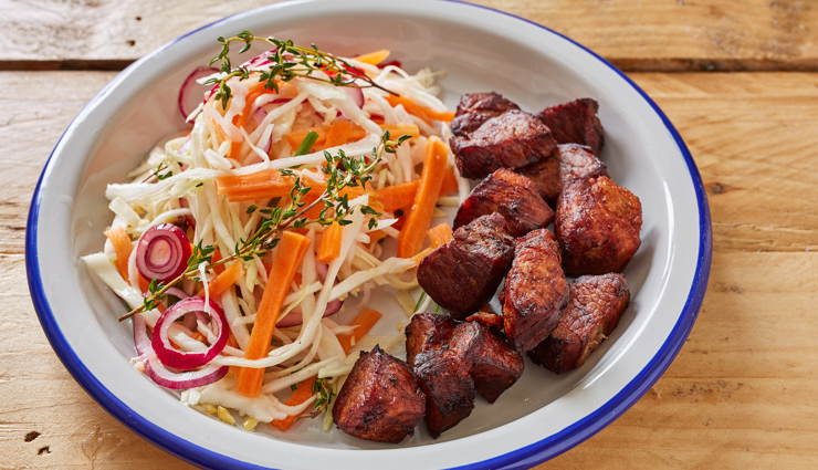 spicy dishes,spicy dishes around the world,must try spicy dishes,goan vindaloo,india,phaal curry,uk,sichuan hot pot,china,doro wat,ethiopia,griot,haiti