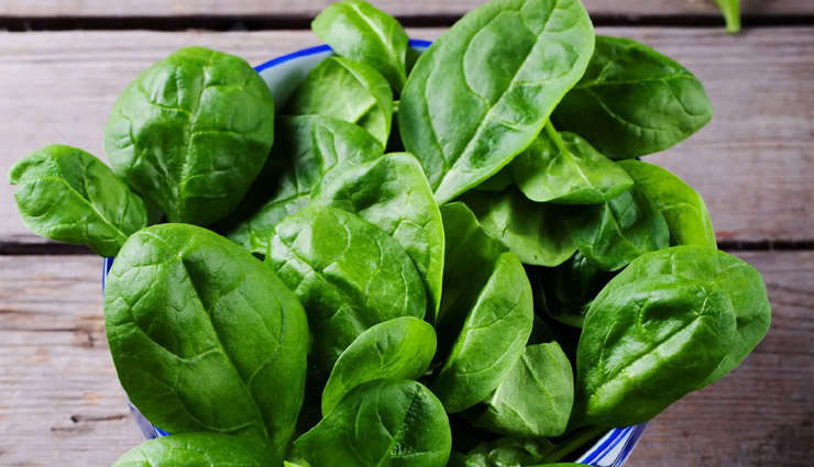 lehsuni palak recipe,spinach garlic curry,healthy indian spinach recipe,how to make lehsuni palak,spinach recipe indian style,garlic spinach recipe,lehsuni palak preparation,nutritional spinach recipes,easy indian vegetarian dishes,palak recipes for dinner