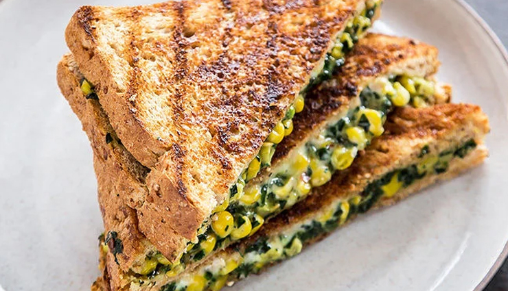 spinach sweet corn toast recipe,healthy toast recipe,vegetarian toast recipe,easy breakfast recipe,quick snack recipe,spinach corn sandwich recipe,sweet corn spinach toast,nutritious toast recipe,tasty and healthy snack,innovative toast recipe