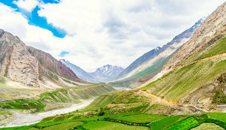 spiti valley,places to visit in spiti valley,tourist attraction in spiti valley,key monastery,chandratal lake,kunzum pass,tabo monastery,pin valley national park,kibber
