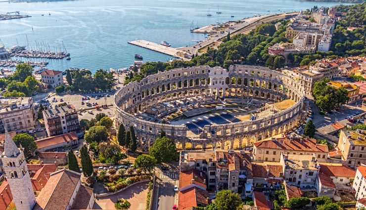 game of thrones inspired destinations,places from game of thrones,barcelona,spain,split,croatia,giant causeway,ireland,reykjavik,iceland,dubrovnik,croatia