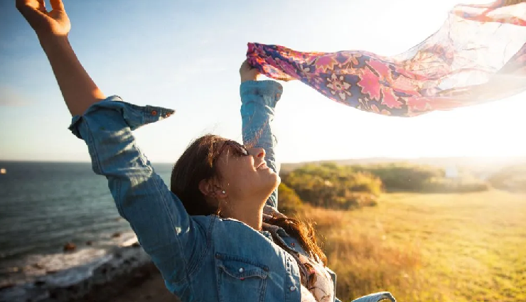 spontaneous living,embracing spontaneity,tips for spontaneous living,living in the moment,embracing life surprises,living a carefree life,spontaneity and happiness,seizing the moment,spontaneous adventures,living life spontaneously