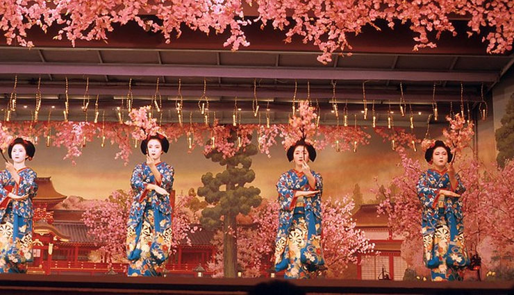 kyoto,kyoto travel.kyoto tourism,tourist places in kyoto,spring dance kyoto,zen at ryoan-ji rock garden,fushimi inari-taisha shrine,travel,tourism,tourist places,foreign tourist places