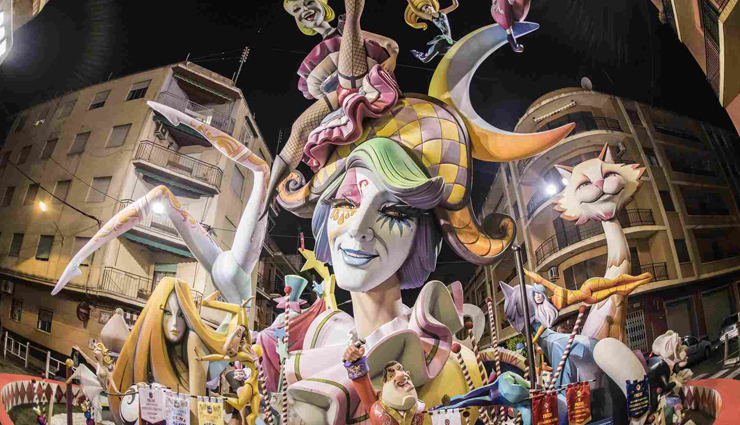 spring festivals to enjoy in 2022,spring festivals around the world,holi festival,india,cherry blossom festival,japan,las fallas,valencia,spain,songkran,thailand,navruz,uzbekistan