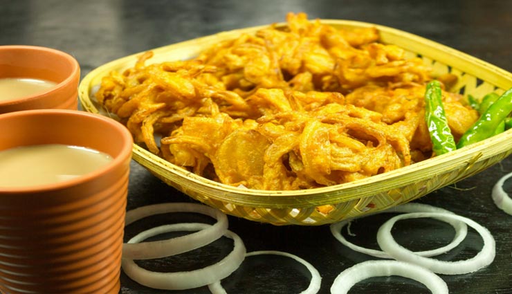 सर्दियों में चाय का मजा बढ़ाएंगे गर्मागर्म स्प्रिंग अनियन पकौड़े #Recipe