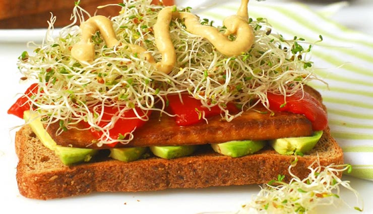 ब्रेकफास्ट में शामिल करें 'स्प्राउट्स सैंडविच', स्वाद के साथ सेहत भी #Recipe
