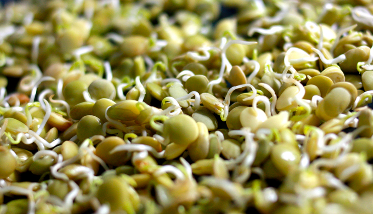 sprouted moong chaat,sprouted moong chaat recipe,hunger struck,food,easy recipe