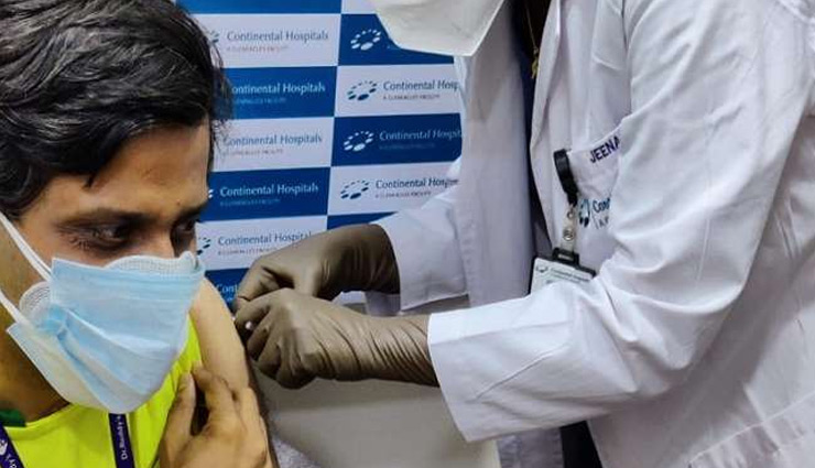 भारत में लगाई गई रूसी कोरोना वैक्सीन Sputnik V की पहली डोज, कीमत का भी हुआ ऐलान 