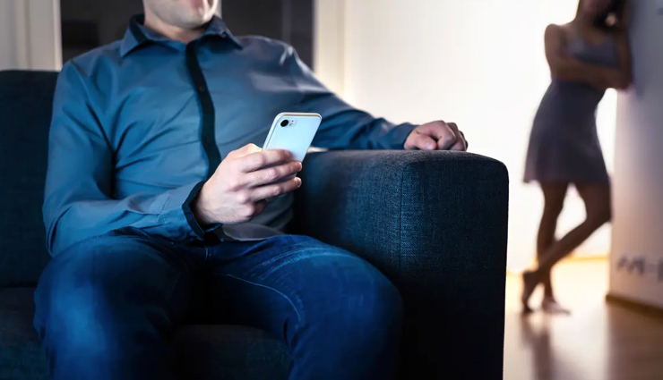 catch a cheating partner,infidelity signs,catch a cheater,how to catch a cheater,cheating spouse,relationship tips,signs of cheating,cheating partner clues