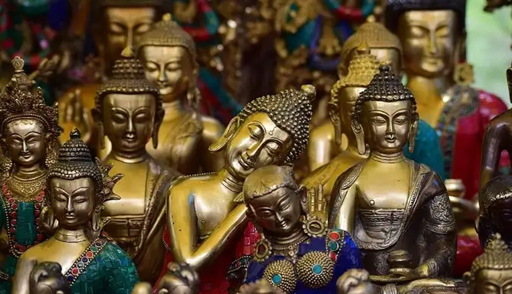 sri lanka,things to buy in sri lanka,buddha figurines,tea,clothing,spices,raksha masks