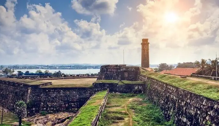 sri lanka,places to visit in sri lanka,tourist attraction in sri lanka,galle fort,unawatuna beach,kandy to ella train,kandy market,nuwara eliya tea plantations,the knuckles mountain range,arugam bay,sigiriya rock fortress