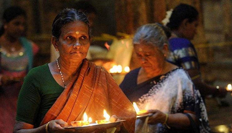 देश ही नहीं विदेशों में भी बनाई जाती है दिवाली, सभी की अपनी अनोखी मान्यताएं holidays,diwali special,country celebrate diwali,nepal,srilanka,myanmar,england,spain,iran