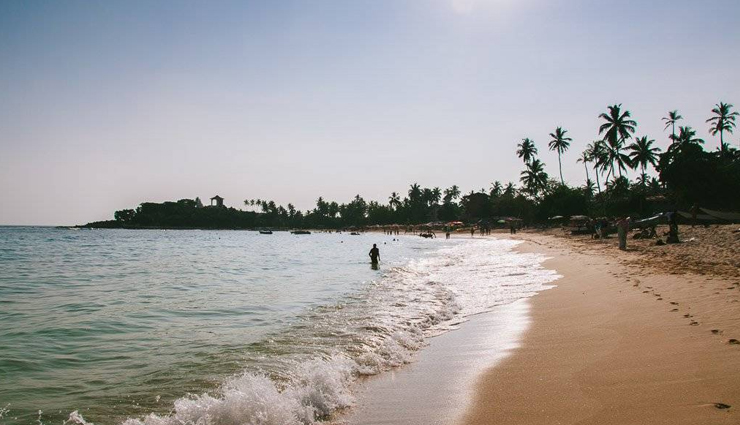 sri lanka,places to visit in sri lanka,tourist attraction in sri lanka,galle fort,unawatuna beach,kandy to ella train,kandy market,nuwara eliya tea plantations,the knuckles mountain range,arugam bay,sigiriya rock fortress