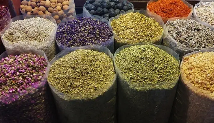 sri lanka,things to buy in sri lanka,buddha figurines,tea,clothing,spices,raksha masks