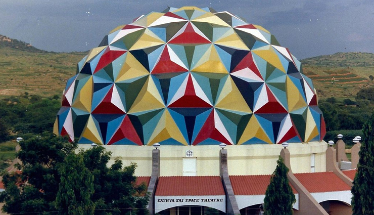 puttaparthi tourist spots,best places to visit in puttaparthi,puttaparthi attractions,puttaparthi sightseeing,puttaparthi travel guide,top things to do in puttaparthi,puttaparthi temples,puttaparthi museum,gopuram puttaparthi,sri sathya sai landmarks