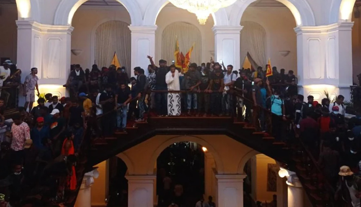 श्रीलंका: राष्ट्रपति आवास पर हिंसक भीड़ का कब्जा, गोटाबाया राजपक्षे हुए फरार