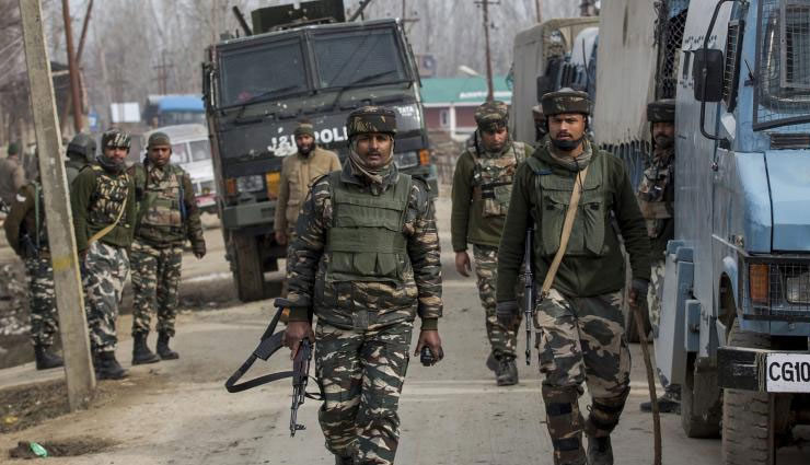 कड़ी सुरक्षा के बावजूद आतंकवादियों ने की नापाक हरकत, श्रीनगर में किया ग्रेनेड हमला, 7 लोग घायल 