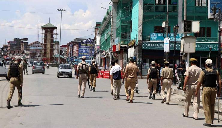 जम्मू-कश्मीर: श्रीनगर में सुरक्षाबलों को निशाना बनाकर किया ग्रेनेड अटैक, 1 की मौत, 15 घायल 