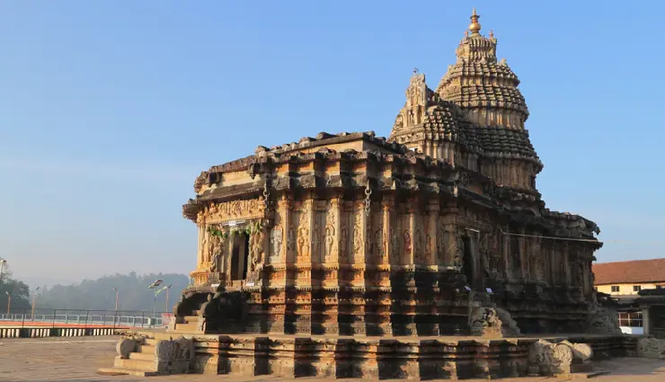 top temples in karnataka,karnataka temple guide,historic temples karnataka,hoysala architecture,chalukya temples,spiritual destinations india,karnataka tourism,famous temples in karnataka,cultural heritage karnataka,must-visit temples