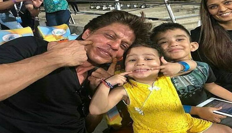 PICS- SRK and Ziva Dhoni Had Adorable Moments During Match