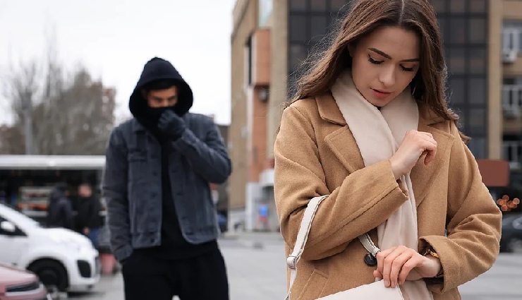 should i block my ex,block ex after breakup,emotional closure after breakup,breakup recovery tips,blocking ex on social media,breakup and social media,moving on from ex,digital breakup advice,when to block your ex,emotional healing,cutting off ex,letting go of past relationships