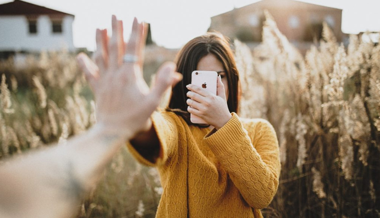 stop stalking ex online,break the habit of online stalking,moving on after breakup,social media habits after breakup,overcoming digital obsession,how to stop checking ex’s social media,moving forward after a breakup,self-care after breakup,emotional healing tips,regain control of online habits