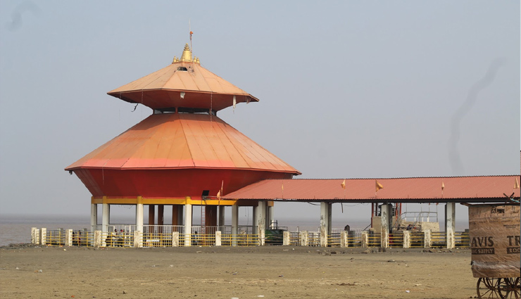 stambheshwar mahadev temple,gujarat shiv mandir,religious places in gujarat,stambheshwar mahadev facts,gujarat temple tourism,historical shiv temple gujarat,visit stambheshwar mahadev,gujarat pilgrimage sites,shiv mandir in bharuch,gujarat travel destinations