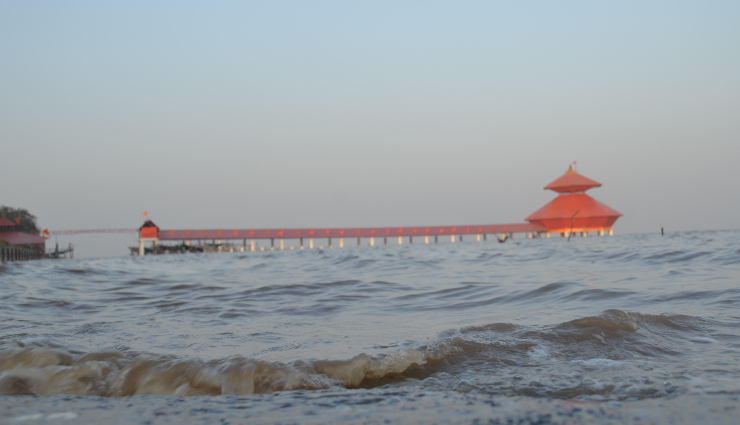 stambheshwar mahadev temple,disappearing temple gujarat,stambheshwar mahadev facts,vanishing temple gujarat,stambheshwar mahadev phenomenon,unique temple gujarat,submerged temple gujarat,religious significance stambheshwar mahadev,stambheshwar mahadev mythology,stambheshwar mahadev architecture,accessible during low tide temple,stambheshwar mahadev spiritual significance,preservation efforts temple gujarat,temple submerged underwater gujarat,stambheshwar mahadev tourist attraction