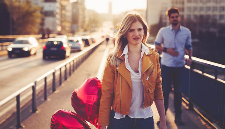 signs of being stashed in a relationship,relationship red flags,hidden relationships,emotional neglect in relationships,signs of being ignored,relationship communication issues,one-sided relationship signs,being kept a secret in a relationship,emotional manipulation,relationship transparency,hidden partner behavior