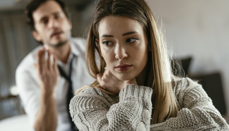 signs youre being stashed,stashing in relationships,hidden in relationship,dating stashing signs,being kept secret by partner,relationship secrecy,why partner hides you,stashing behavior,partner hiding relationship,signs of stashing