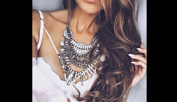 5 Important Things To Remember While Wearing Statement Jewelry