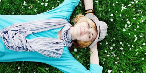 tinted sunglasses,statement scarfs,structured bags,tasseled handbags,chain link belt,winter accessories,fashion tips,fashion for winters