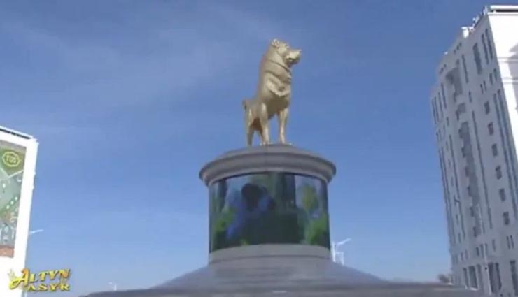 weird news,weird incident,weird statue,gold statue of dog,turkmenistan
