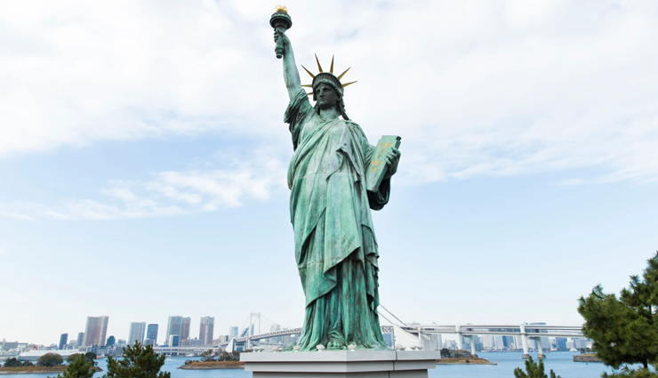 most incredible man made landmarks,list of most incredible man made landmarks,palace of westminster,eiffel tower,statue of liberty,taj mahal,petra,machu pichu,rome colosseum,burj kalifa,osaka castle,sydney opera house,sagrada familia,travel,holidays,travel guide