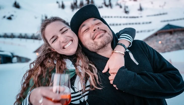 coping with long-distance relationships,social distancing relationship tips,staying connected while apart,missing your partner,maintaining intimacy during quarantine,relationship advice for couples apart,handling distance in love,long-distance relationship coping strategies,emotional connection tips for couples,managing loneliness in relationships