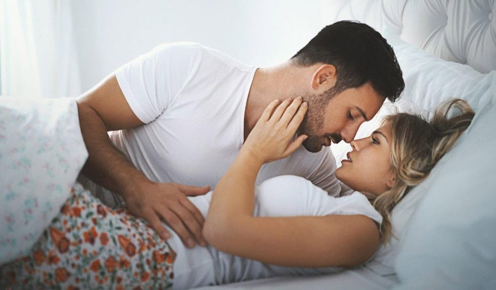 men stay longer in bed,intimacy tips,relationship tips,couple tips