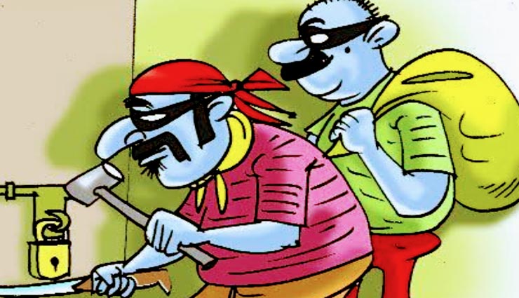 सीकर : पुलिस की नाकामी या चोरों की होशियारी, चौकी के पास की दुकान में हुई चोरी