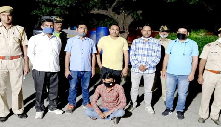 जयपुर : पुलिस ने किया सरस डेयरी के टैंकर से होने वाली दूध चोरी का खुलासा, जितना निकालते उतना पानी डाल देते