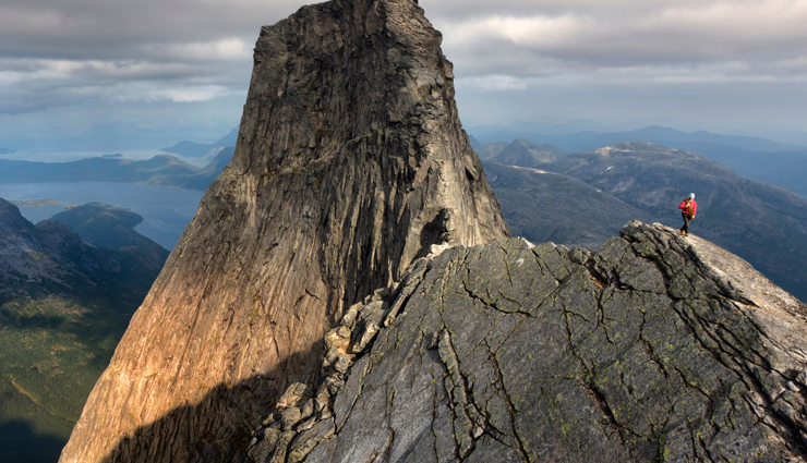 hot tourist spot,norway tourist spot,trolltunga,lofoten islands,preikestolen,alesund,jotunheimen national park,bergen,geirangerfjord,stetind,oslo,runde island,travel,holidays,travel guide,travel tips