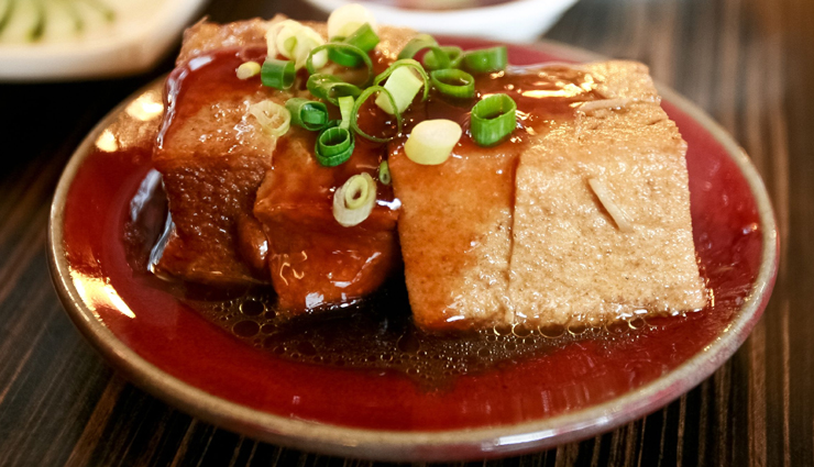 hong kong,unusual things you can try in hong kong,hong kong travel,dine at a cartoon restaurant,watch classic hong kong movies,try stinky tofu,visit the bird market,travel,holidays,travel guide