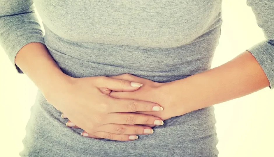 पानी की कमी से शरीर में हो सकती है ये गंभीर बीमारी, अचानक उठता है पेट और कमर में तेज दर्द