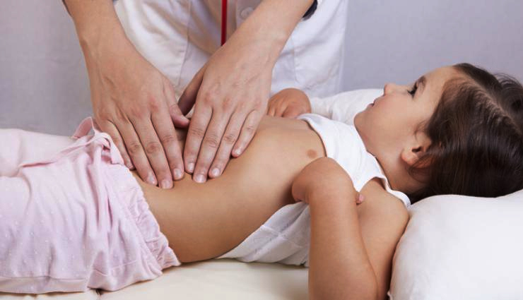 क्या आपके बच्चे को भी है रहती है पेट दर्द की समस्या, इन आसान घरेलू उपायों को अपनाए, मिलेगा फायदा