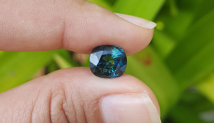 नीलम रत्न बदल सकता हैं रातोंरात आपकी किस्मत, जानें इसे धारण करने के नियम astrology tips,astrology tips in hindi,gem astrology,blue sapphire