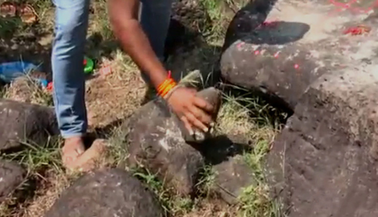 bell sound,stone,weird news