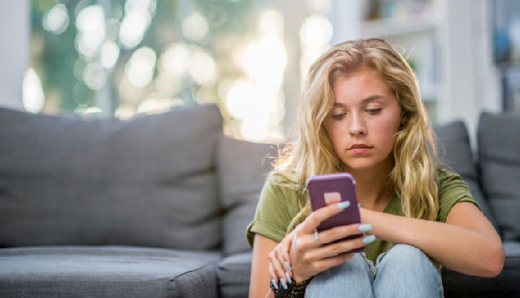 texting dynamics,what happens when you stop texting first,relationships and communication,texting etiquette changes,impact of not initiating texts,communication patterns in dating,social dynamics without texting first,effects of letting others text first,texting habits in relationships,relationship communication shifts