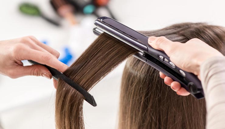 बिना पार्लर जाए इस तरह घर पर ही करें बालों को स्ट्रेट, आजमाए ये नुस्खे