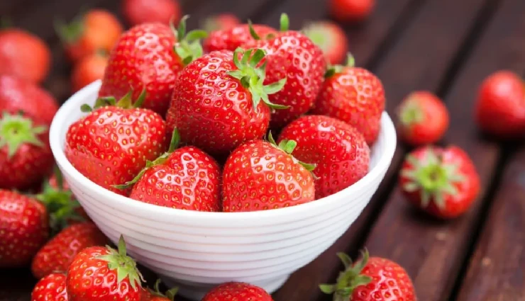 fruits for glowing skin,natural skincare with fruits,fruits for radiant skin,anti-aging fruits,fruit face packs,vitamins for skin,antioxidants for skin,fruit skincare routine,natural skin glow,best fruits for skin,fruits to fight wrinkles,fruit remedies for skin,healthy skin tips,fruit-based skincare,youthful skin naturally